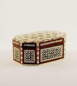 Boîte à bijoux élégante et moderne en bois gravé à motif floral, incrustation nacre, faite à la main, organisateur de rangement, décoration d'intérieur - Product Image 1