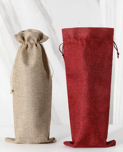 Quatre sacs cadeaux en jute écologiques pour vin, 100% fibre de jute, haute qualité, couleur, logo et taille personnalisables - Product Image 3