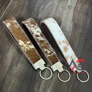 Nouveau porte-clés en cuir de vache véritable avec poils, porte-clés durable unisexe pour sacs, voitures et usage quotidien - Product Image 1