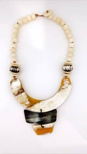 Collier en corne moderne fait à la main de haute qualité, écologique, couleur ambre miel, bijoux en corne de buffle naturelle, mode féminine Saniya - Product Image 3