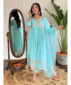 ชุดกระโปรงผ้าไหมปักลายพื้นเมืองชุดงาน Salwar Kameez ชุดแฟนซีงานแต่งงาน - Product Image 6