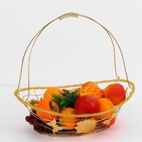 Creatieve Fruitmand Van Optimale Kwaliteit Atmosferische Geschenkmand Met Gouden Afgewerkte Luxueuze Kwaliteit