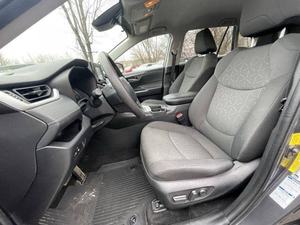 รถยนต์มือสอง ปี 2021 รุ่น RAV4 XLE Turbo AWD เกียร์อัตโนมัติ เบาะหนัง ล้อแม็ก R18 พวงมาลัยซ้าย ภายในสีอ่อน หลังคาซันรูฟแบบพาโนรามา - Product Image 2