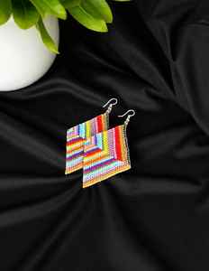 Pendientes Bohemios con Cuentas y Diseño Turquesa, con Flecos en Cascada de Cuentas de Vidrio y Resina, Joyería Única de MS Handicraft - Product Image 2