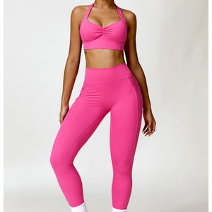 Ensemble de sport 2 pièces pour femme : Leggings de compression gainants avec poches et haut court rembourré à manches longues et col carré - Product Image 2