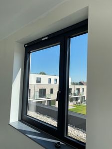 Marco de Puerta de Vidrio Horizontal de Aleación de Aluminio de Alta Calidad con Vidrio Templado, Material de PVC Insonorizante, Garantía de 5 Años - Product Image 4