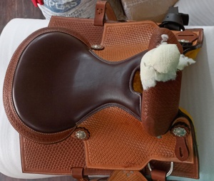 Selle anglaise en cuir de qualité supérieure avec design sans arçon, taille et couleur personnalisables, fabriquée à la main - Product Image 4