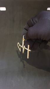 Colgante de Cruz con Latido de Corazón en Acabado Dorado, Completamente Engastado con Moissanita VVS, Joyería Hip Hop - Product Image 3