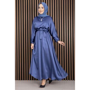 Robe Hijab en Satin Indigo avec Style Modeste et Taille Naturelle, Dotée d'une Taille Froncée et d'une Ceinture - Product Image 4