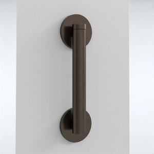 SculptGrip Bold Entry Pull Brass Pull Regal Crest Manija de puerta de diseño premium en latón hecho a mano con acabado de pátina vintage - Product Image 5