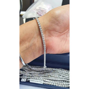 Bracelet tennis en or blanc avec diamants de laboratoire ronds de 4,00 carats - Tendance et inégalé ! - Product Image 4
