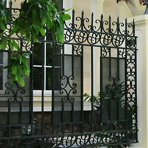 Vallas metálicas fiables para hogares y granjas Paneles de vallas para exteriores de larga duración para todas sus necesidades de seguridad - Product Image 1