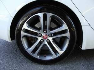 JAGUAR XE 35T PREMIUM 2018 D'OCCASION - TRANSMISSION INTÉGRALE - PRÊT À EXPÉDIER - LIVRAISON PORTE À PORTE - Product Image 2