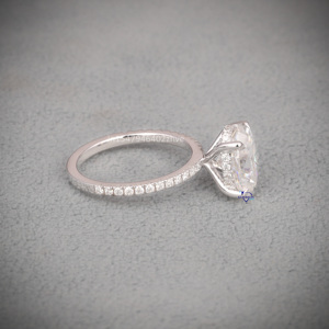 Lujoso anillo de compromiso de halo de diamante cultivado en laboratorio de corte ovalado y redondo, anillo de bodas de plata de ley 925 - Product Image 6