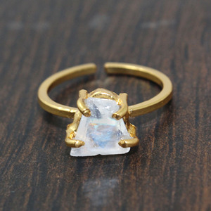 Anillo de piedra lunar áspera hecho a mano, anillo ajustable de latón Natural, piedra natal de Junio bohemio, venta al por mayor para India - Product Image 6