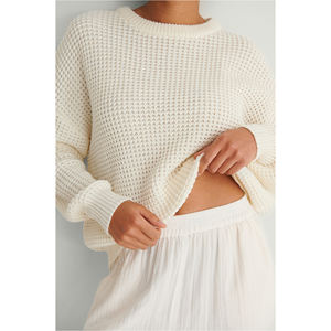 Camiseta versátil de manga larga con gofres para mujer con diseño de moda para invierno, senderismo, yoga, salidas informales de fin de semana - Product Image 3