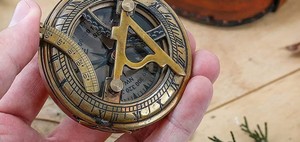 Brújula Personalizada de Primera Calidad, Brújula con Reloj Solar, Regalo de Aniversario, Regalos para Esposo, Regalo para Parejas, Regalos de Navidad - Product Image 2