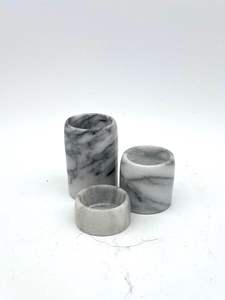 Porte-bougie décoratif en métal et marbre artisanal - Décoration écologique de Noël et de Pâques qui apporte une beauté naturelle et un éclairage chaleureux - Product Image 3