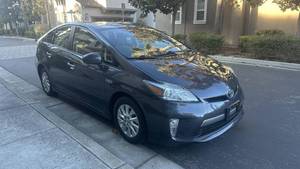 Soigneusement utilisé 2013 pour Vitz/Yaris Plug-in Hybrid Advanced conduite à gauche coupé Turbo cuir R16 - Product Image 2