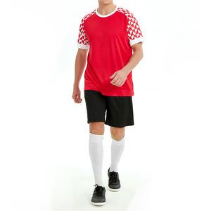 Maillot de football personnalisable pour équipes Kit d'uniforme de football durable pour garçons Ensemble maillot et short de football réversibles - Product Image 4