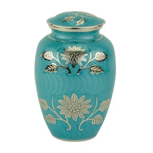 Urne de crémation adulte en laiton de haute qualité avec gravure de fleurs étain et émail blanc urnes funéraires en métal fini pour cendres humaines - Product Image 2