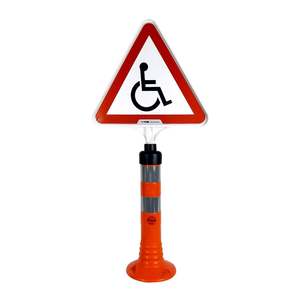 Ensemble de délimiteurs triangulaires réfléchissants orange pour stationnement handicapés, signalisation de prudence et de sécurité routière en PVC - Product Image 1
