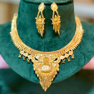 Ensemble de collier traditionnel plaqué or avec boucles d'oreilles assorties |   Bijoux de Mariage Indiens Imitation Vente en Gros Modèle 23257 - Product Image 1