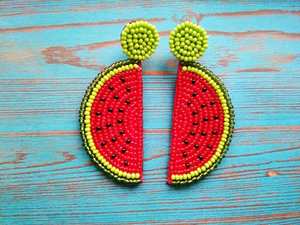 Boucles d'oreilles brodées faites à la main en polyester, bijoux brodés légers, style fleur, travail au fil textile, bijoux en tissu - Product Image 4