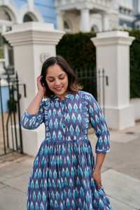 Robe Varuni Bohème en Coton Pur Tissé à la Main Ikat Bleue Casual Occasionnelle Mode Éthique - Product Image 3