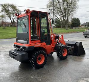 Pala cargadora de ruedas 2019 Kubota R430-Pala cargadora compacta de 2,5 toneladas con motor diésel de 33,6 kW - Product Image 1