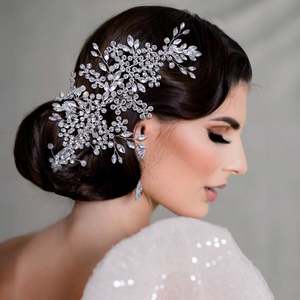 Tocado de Novia Bridella Silvery-Left de 1 Pieza con Pedrería Plateada y Ajuste Cómodo para Bodas y Eventos Formales - Product Image 3