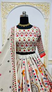 Lehenga choli ผ้าใยไหมหนาผ้าฝ้ายมัสลินขนาดใหญ่ดีไซน์ใหม่สไตล์โมเดิร์น - Product Image 6