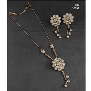 Hot Sale <b>Kundan</b> Wedding <b>Jewelry</b> Collection Pendant Necklace Tikka Earrings Set for Engagement Anniversary Parties Best Price - Product Image 2
