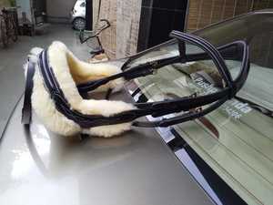 Cómoda brida de piel de oveja para carreras de caballos y saltos Deportes al aire libre Producto para caballos - Product Image 6