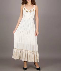 Robe Maxi d'été pour femmes avec broderie Lurex Tissu rayonne Trendy Sunnyc Style décontracté pour les fêtes Resorts 1 pièce Vêtements pour filles - Product Image 1