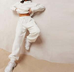 Joggers recortados logotipo personalizado Crop Top Hood sudaderas Heavy Hoodies conjuntos mujer ropa mujer mejores trajes chándal - Product Image 4