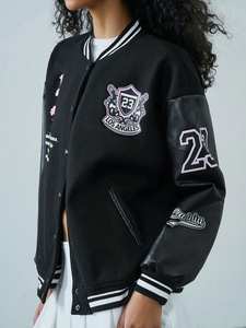 Chaqueta Universitaria de Béisbol Tejida con Cuello Alto Bordado de Lana Teñida Sólida para Mujer - Product Image 4