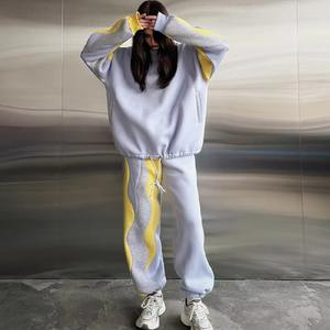 Ensemble de sweatshirts pour femmes en molleton de coton à blocs de couleurs lourds personnalisés Ensemble de pantalons de survêtement brodés et de sweat à capuche pour femmes - Product Image 5