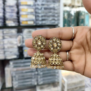 Boucles d'oreilles traditionnelles de haute qualité pour femmes bijoux vintage du patrimoine ethnique indien idéal pour les festivals, les mariages - Product Image 1