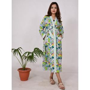 Robe Kimono Modal en Satin à Impression Numérique pour Femme, Vêtement de Nuit Léger, Vêtements de Détente Doux, Robe Élégante Faite à la Main - Product Image 1