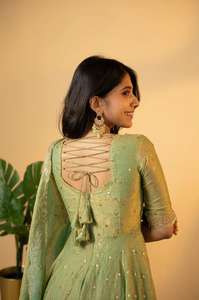 Ensemble de robe ethnique élégante brodée Chinnon Anarkali Kurta pour des occasions spéciales | Respirant et élégant - Product Image 2