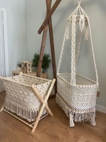Lit de bébé balançoire en macramé fait à la main doux et confortable nouveau-né suspendu lit de couchage pour bébé tricoté à la main pour la décoration de chambre d'enfants