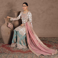 Robe de mariée trapèze moderne faite main de qualité supérieure, grande taille, avec cristaux, franges, lacets, fleurs et volants, longueur ras du sol, faible MOQ
