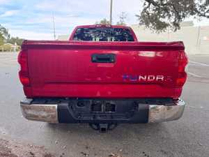 Toyota Tundra SR5 2017 Rojo Brillante Oscuro, Doble Cabina, 4L, Usado, Techo Solar, Asientos de Cuero, Transmisión Automática, Sistema de Navegación R18 - Product Image 3