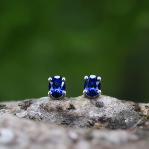 Orecchini a Perno Classici da Donna in Argento Sterling 925 con Tanzanite Naturale Taglio Ovale 4x3mm e Montatura a Griffe - Product Image 3