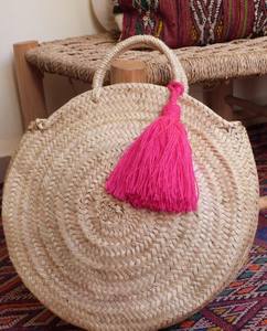 Sac en paille marocain tissé à la main avec pompon - Product Image 3