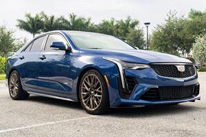 รถ Cadillac CT4-V Blackwing ปี 2023 เกียร์ธรรมดา 6 สปีด เครื่องยนต์ V6 ทวินเทอร์โบ 472 แรงม้า สี Wave Metallic ไม่ได้ดัดแปลง พร้อมกล้อง - Product Image 5