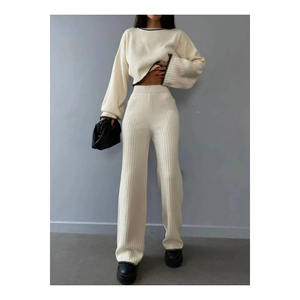 Ensemble deux pièces en tricot blanc cassé pour femmes - Product Image 6