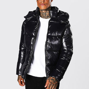 บริการ OEM ขายส่งเสื้อแจ็คเก็ตบอมเบอร์ลำลองสไตล์สตรีทสำหรับฤดูหนาว มีฮู้ดถอดได้ ผลิตตามสั่ง กันน้ำ บุด้วยผ้าโพลีเอสเตอร์ ผ้าแคนวาส ทรงสแตนด์ สำหรับผู้ชาย - Product Image 1