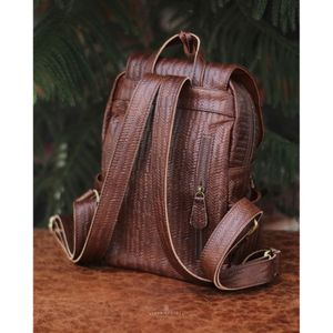 Sac à dos fait main en cuir véritable pour femmes Sac à dos marron à motif tissé avec rabat magnétique par Djoen Leather From Indonesia - Product Image 4